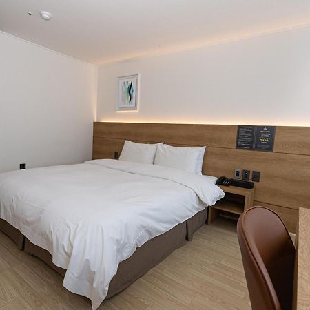 Hotel The Grang Jungmun Согвипхо Экстерьер фото