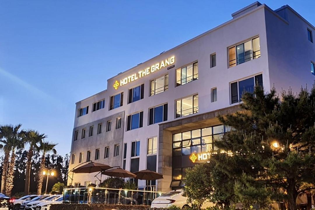Hotel The Grang Jungmun Согвипхо Экстерьер фото