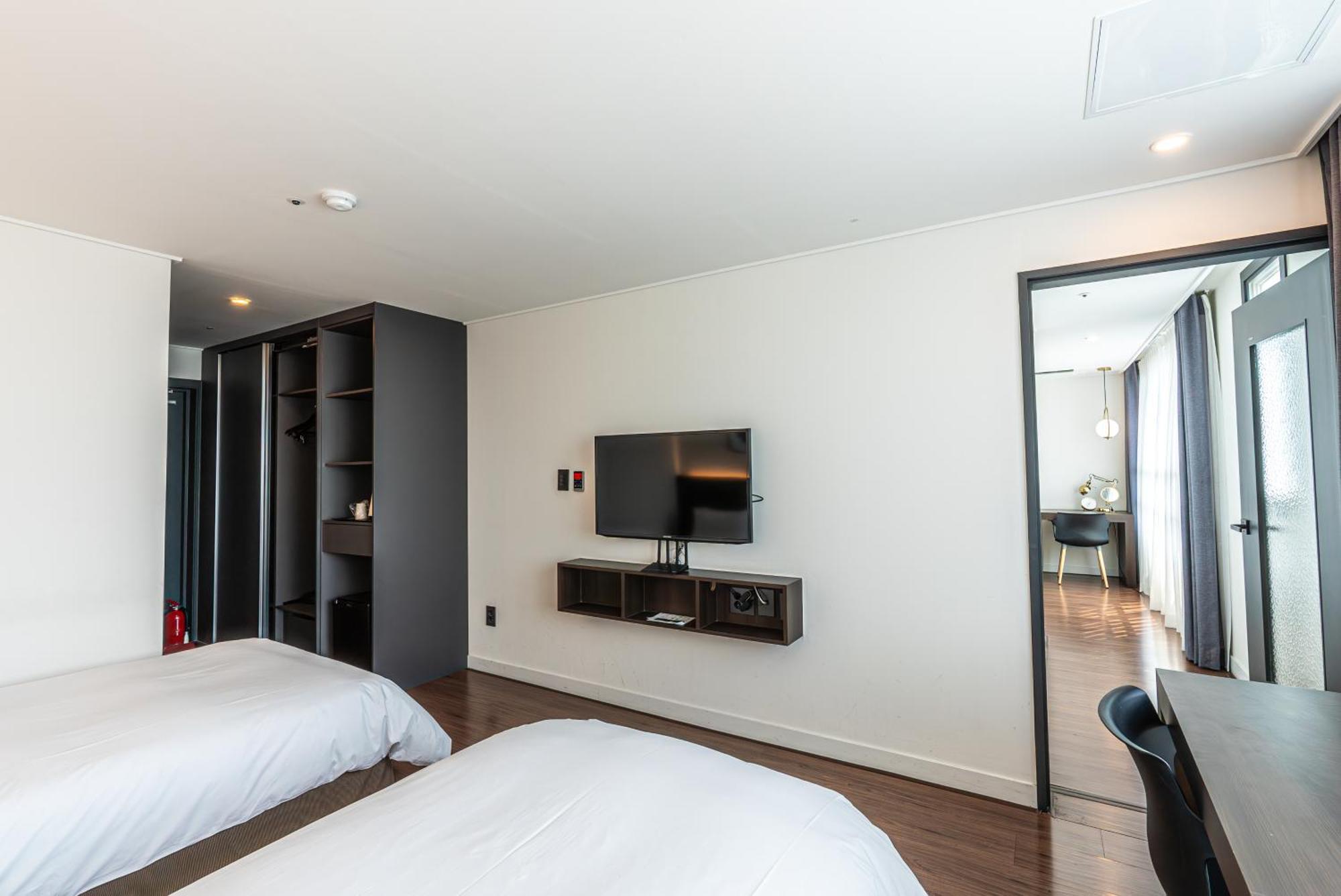 Hotel The Grang Jungmun Согвипхо Экстерьер фото