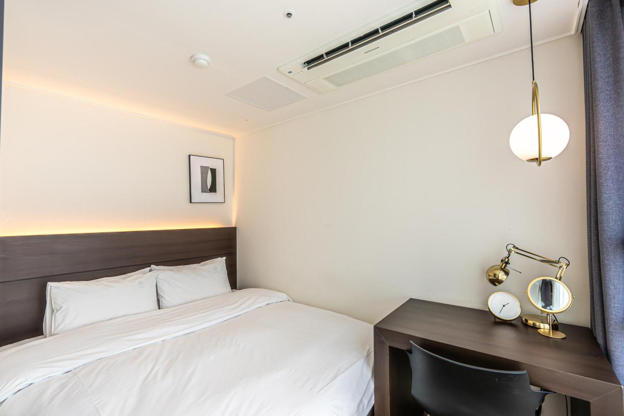 Hotel The Grang Jungmun Согвипхо Экстерьер фото