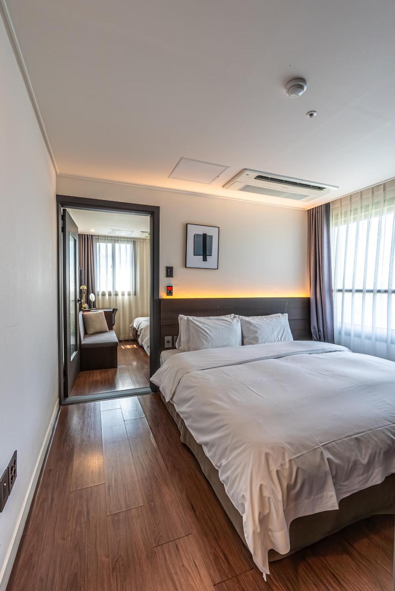 Hotel The Grang Jungmun Согвипхо Экстерьер фото