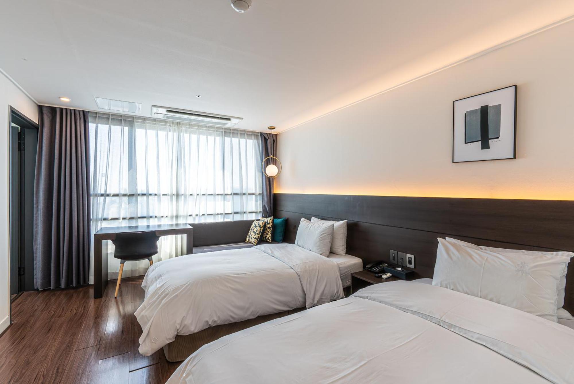 Hotel The Grang Jungmun Согвипхо Экстерьер фото