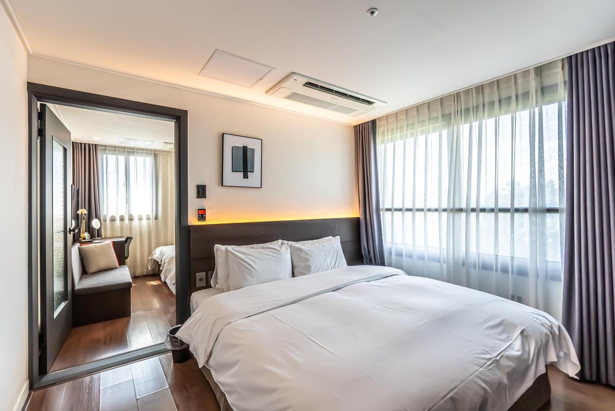 Hotel The Grang Jungmun Согвипхо Экстерьер фото