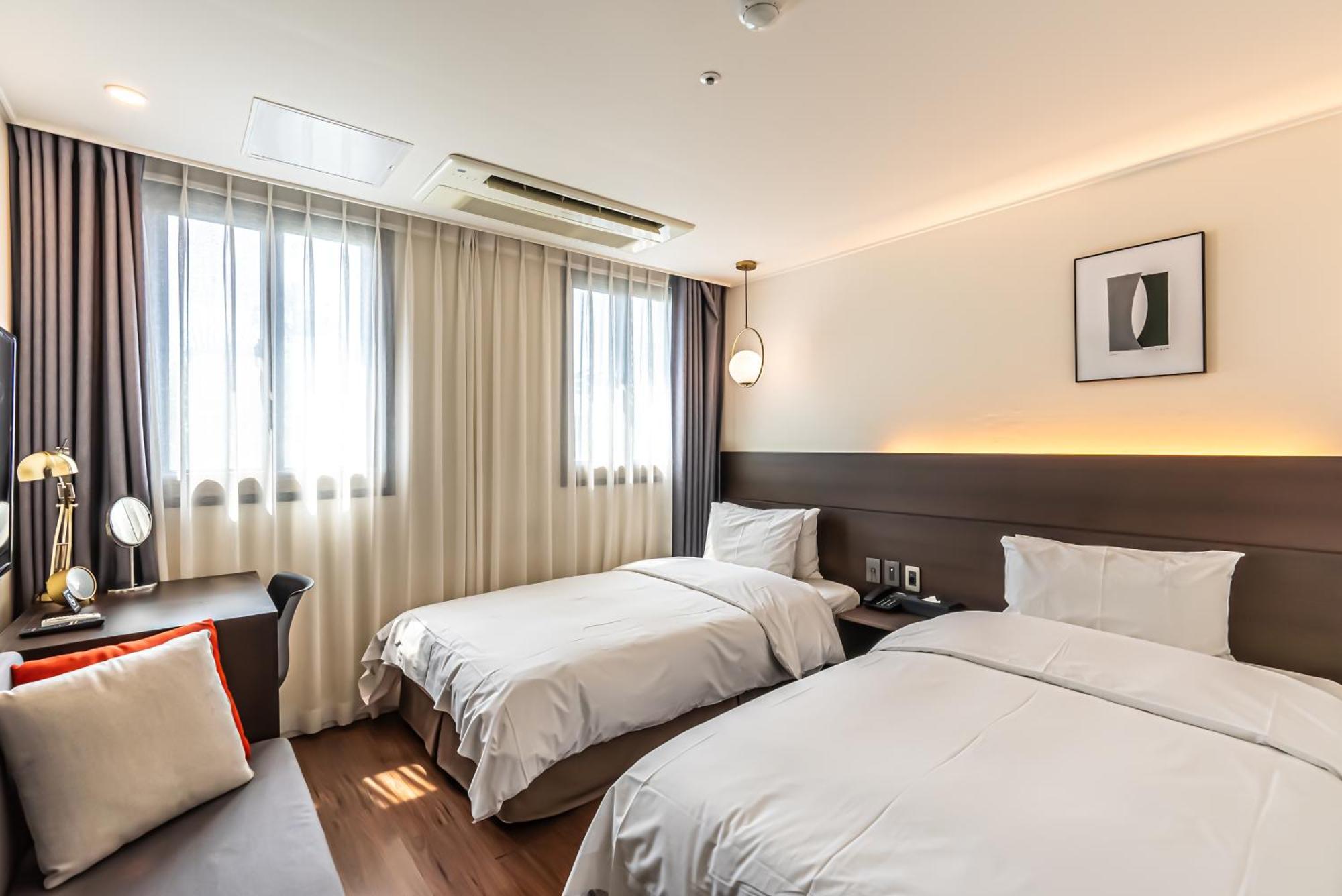 Hotel The Grang Jungmun Согвипхо Экстерьер фото