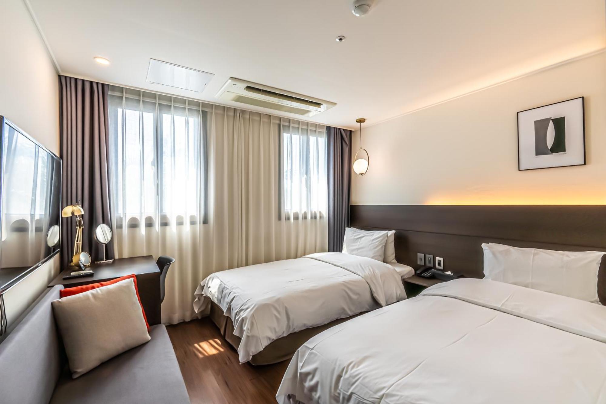 Hotel The Grang Jungmun Согвипхо Экстерьер фото