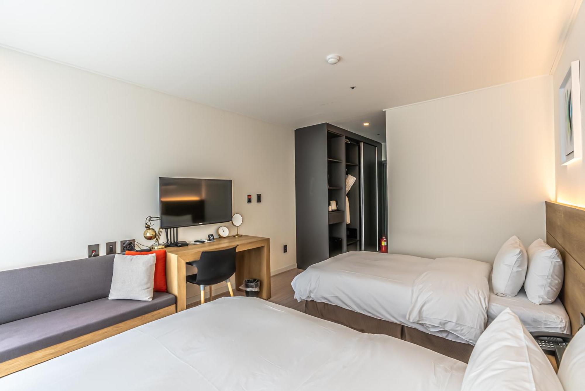 Hotel The Grang Jungmun Согвипхо Экстерьер фото