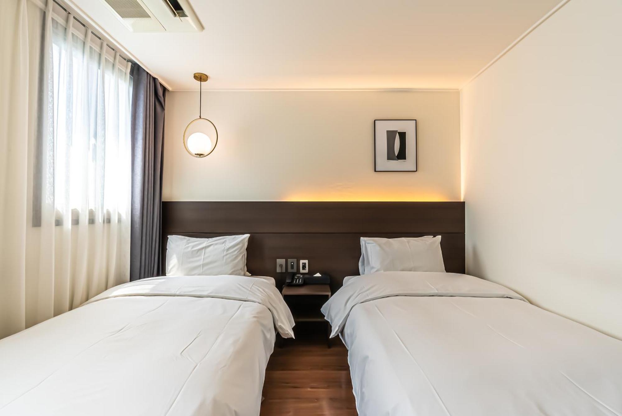 Hotel The Grang Jungmun Согвипхо Экстерьер фото