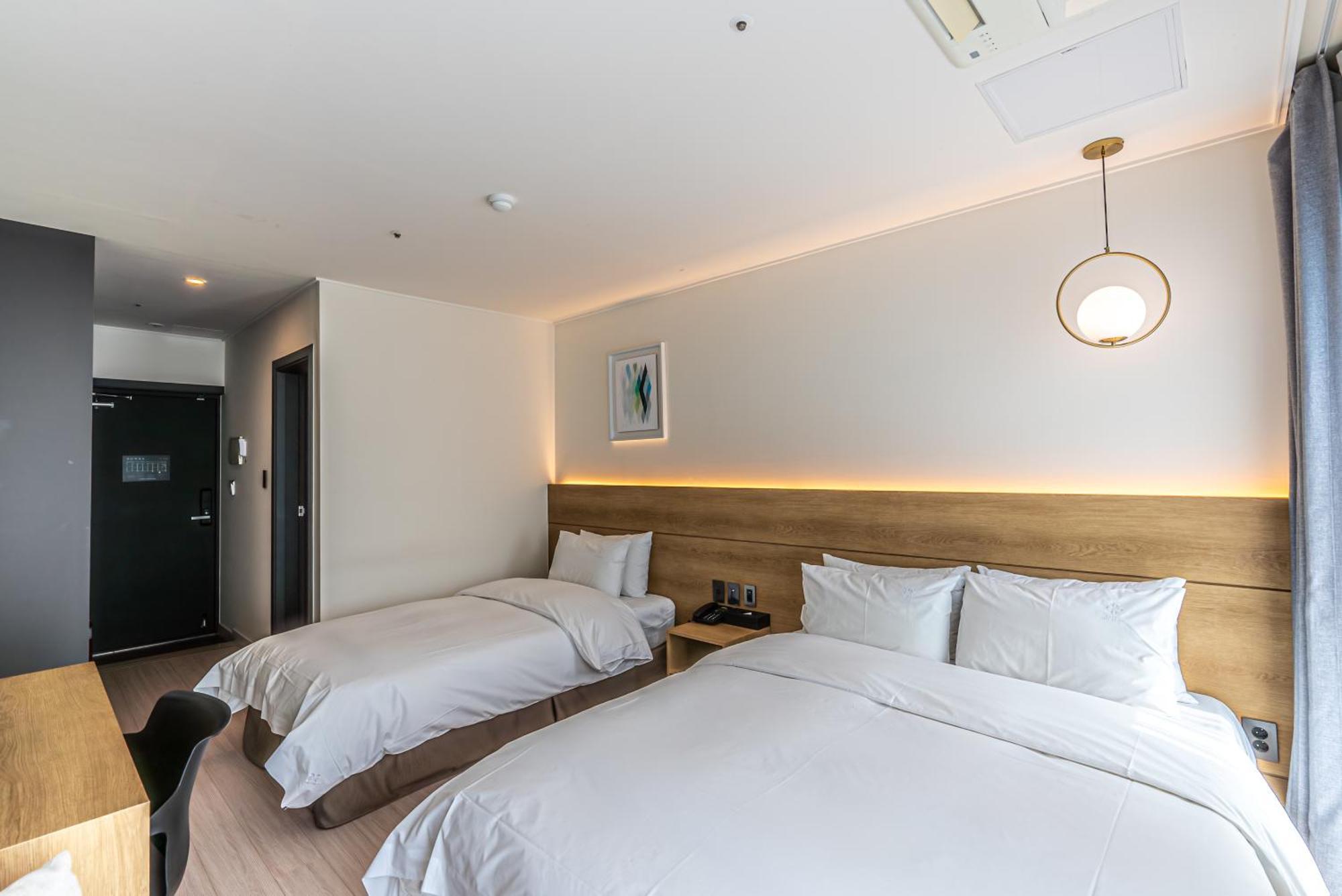 Hotel The Grang Jungmun Согвипхо Экстерьер фото