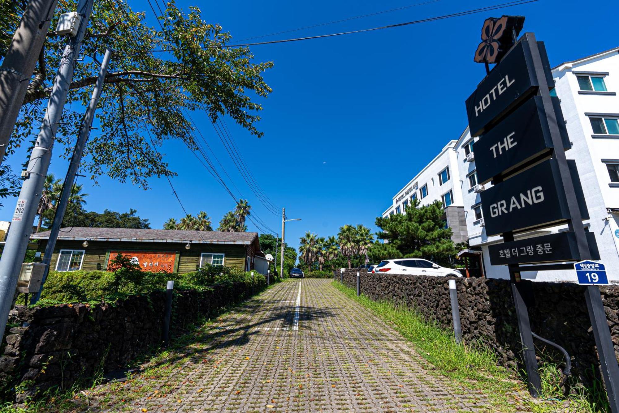Hotel The Grang Jungmun Согвипхо Экстерьер фото