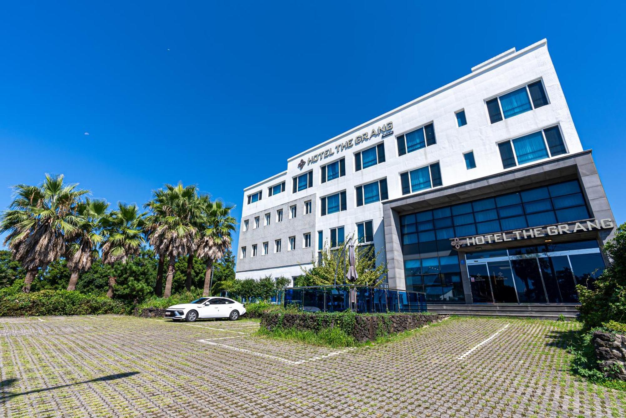 Hotel The Grang Jungmun Согвипхо Экстерьер фото