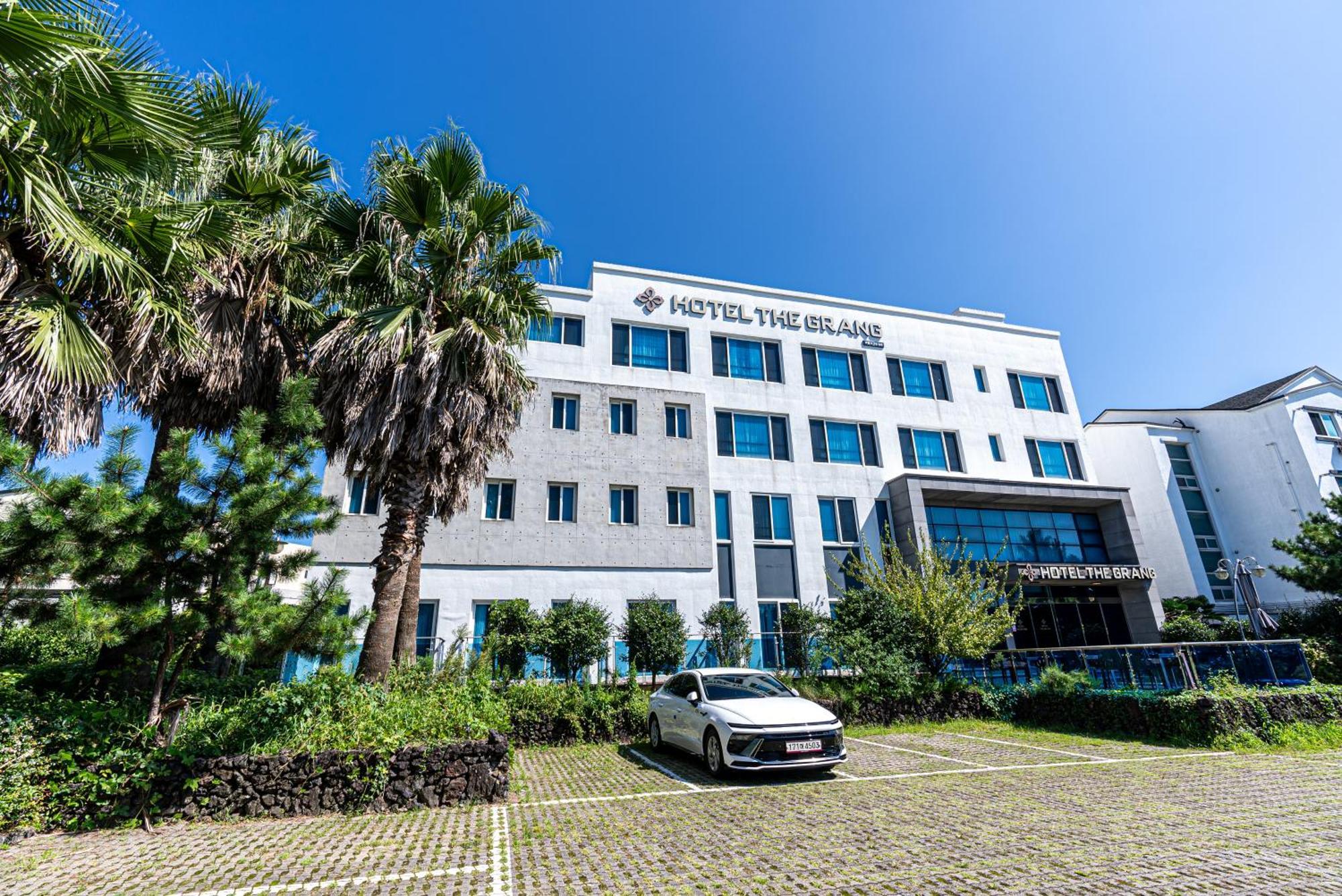 Hotel The Grang Jungmun Согвипхо Экстерьер фото
