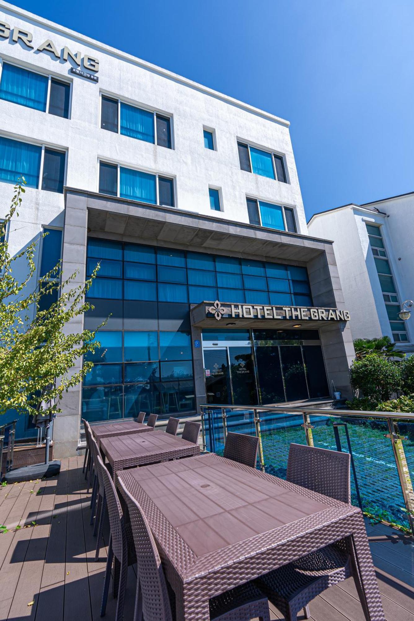 Hotel The Grang Jungmun Согвипхо Экстерьер фото