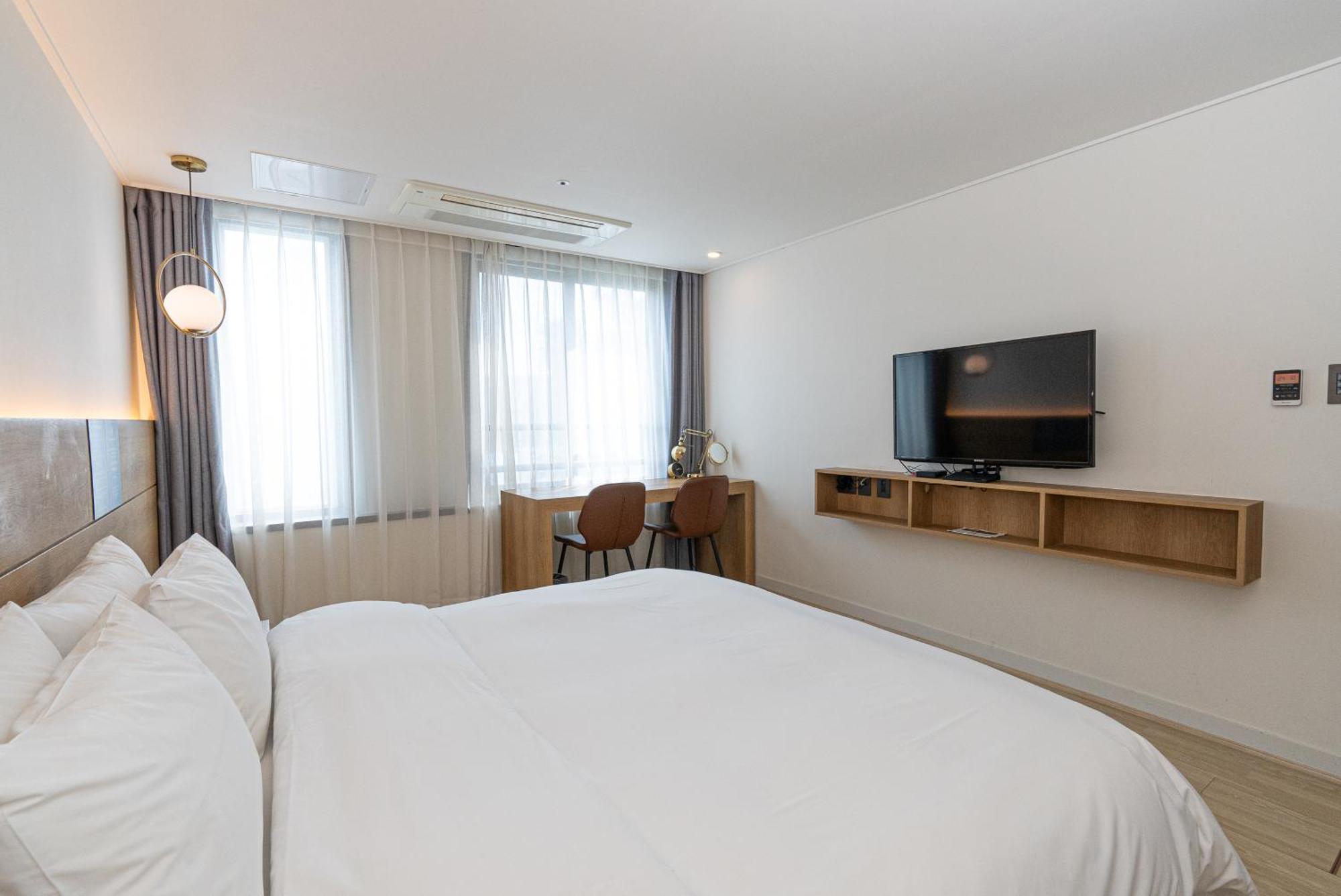 Hotel The Grang Jungmun Согвипхо Экстерьер фото
