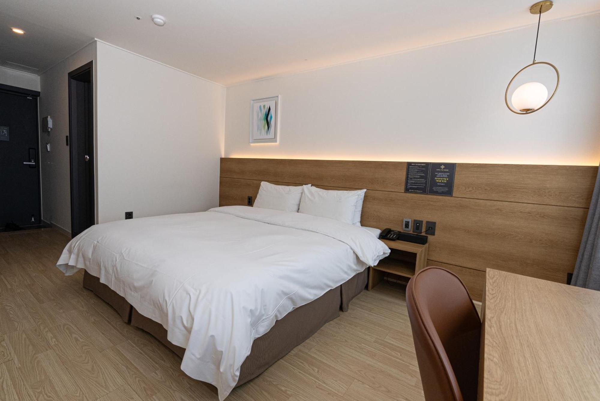 Hotel The Grang Jungmun Согвипхо Экстерьер фото