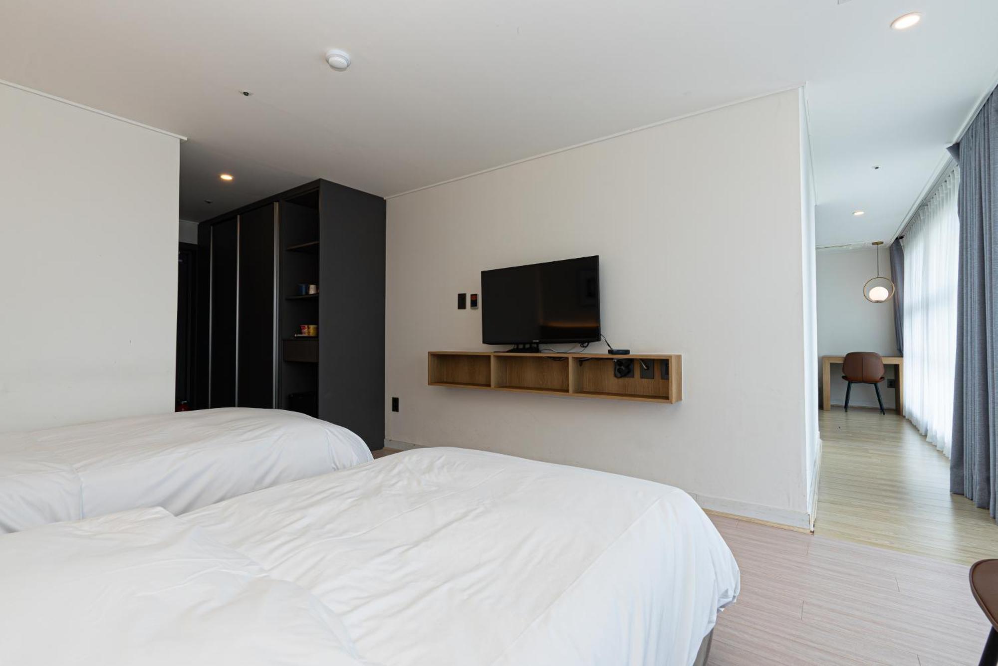 Hotel The Grang Jungmun Согвипхо Экстерьер фото
