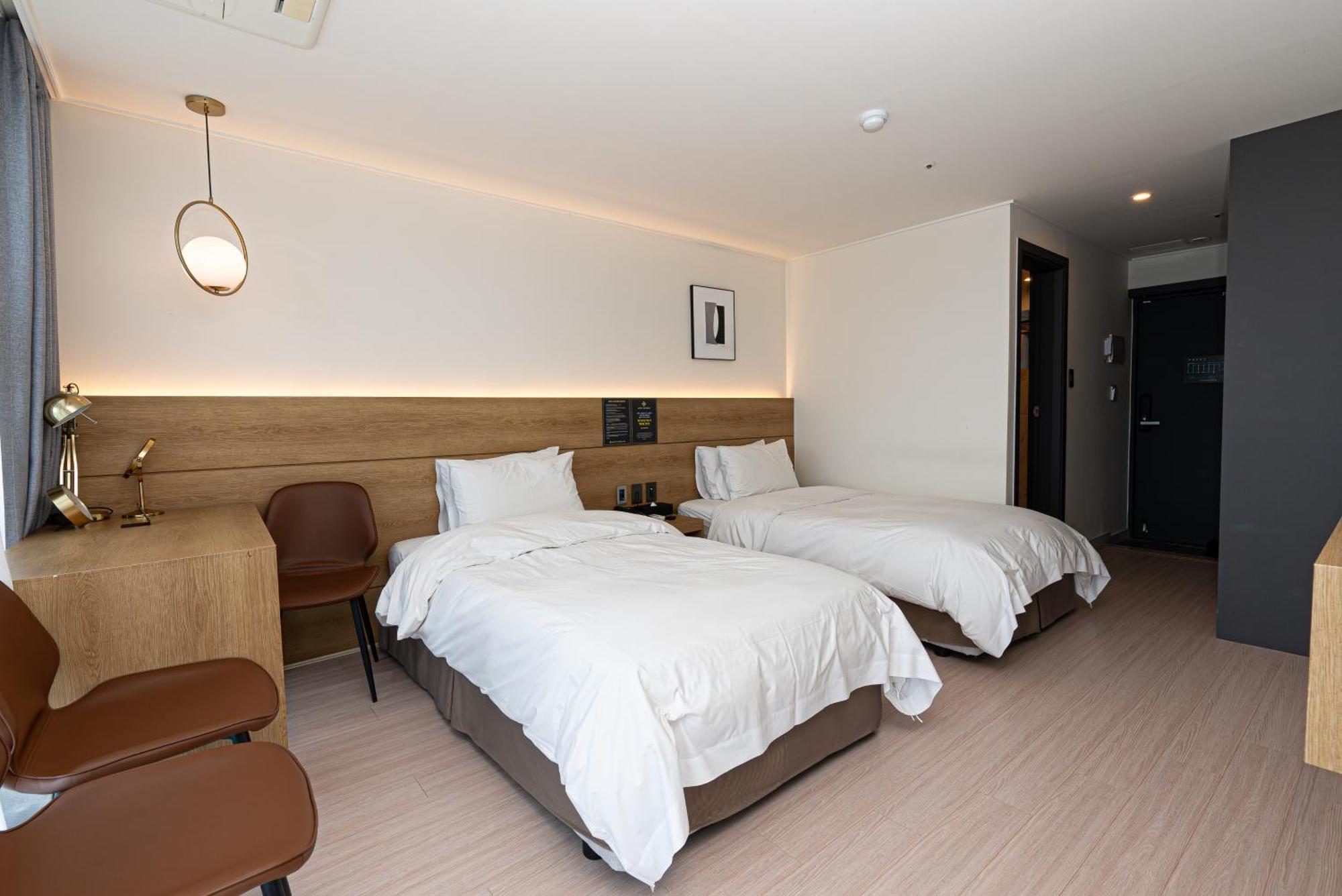 Hotel The Grang Jungmun Согвипхо Экстерьер фото