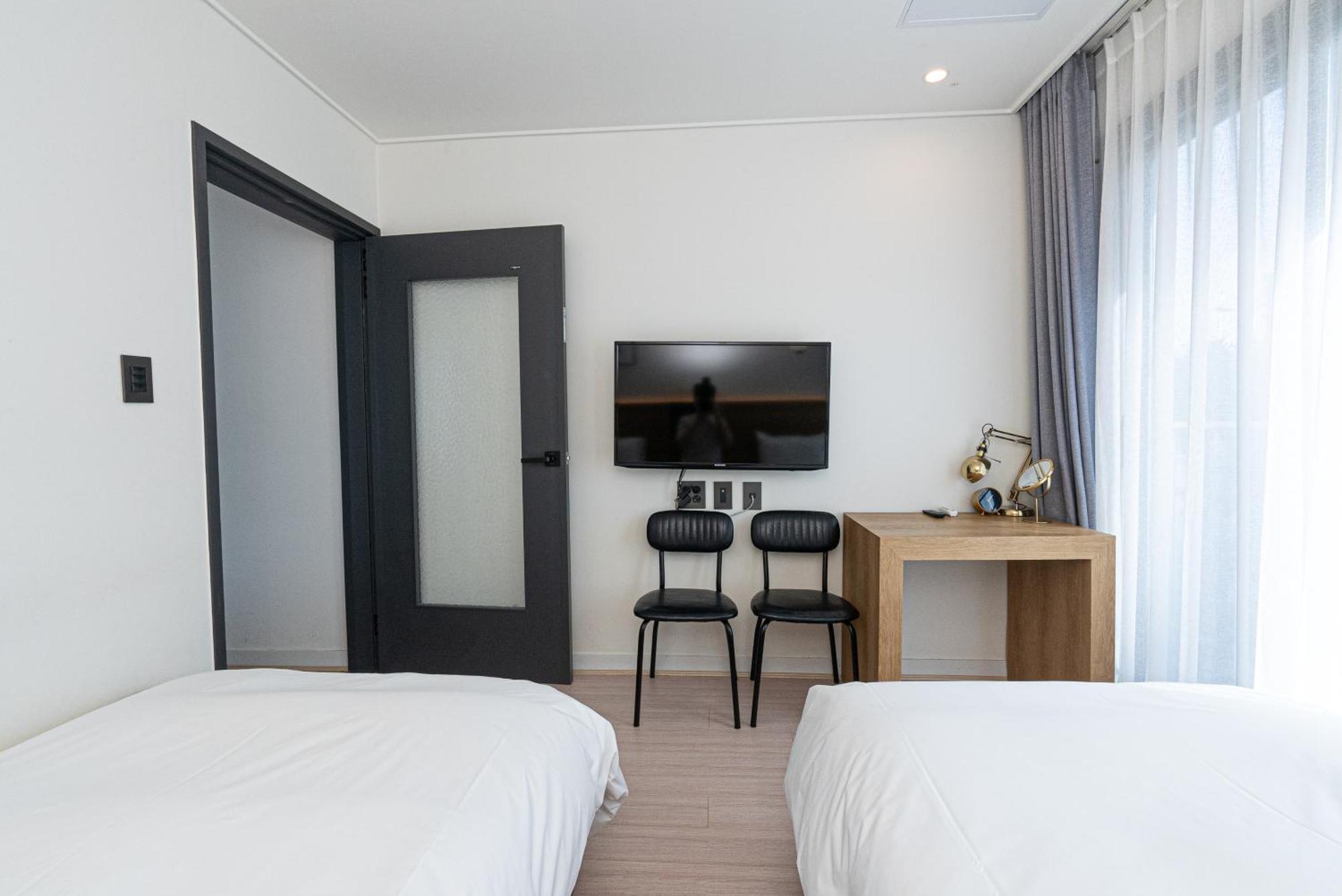 Hotel The Grang Jungmun Согвипхо Экстерьер фото