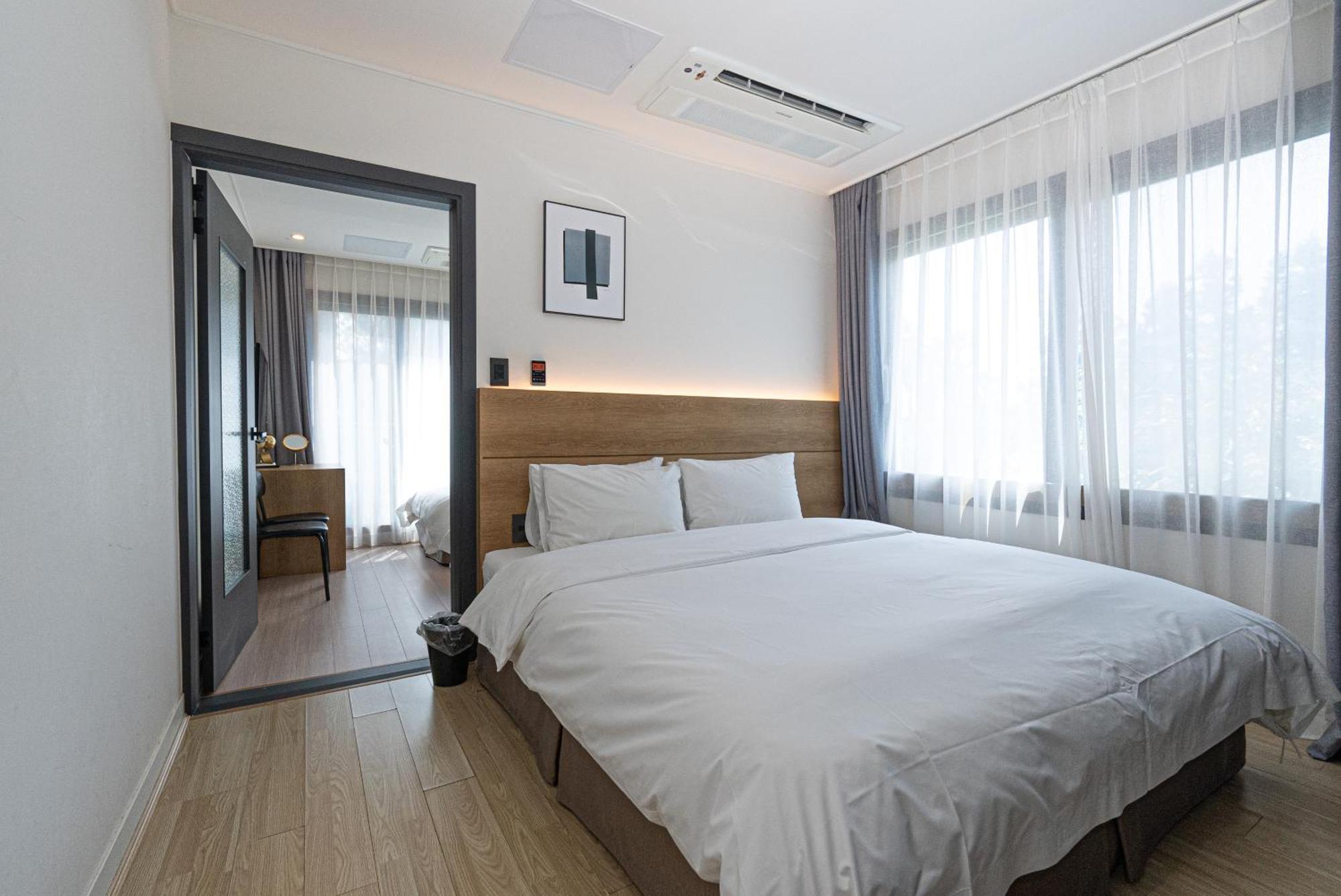 Hotel The Grang Jungmun Согвипхо Экстерьер фото