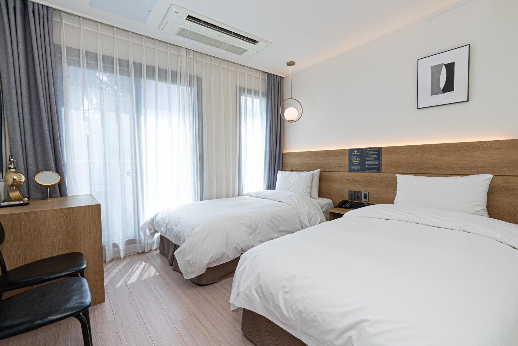 Hotel The Grang Jungmun Согвипхо Экстерьер фото