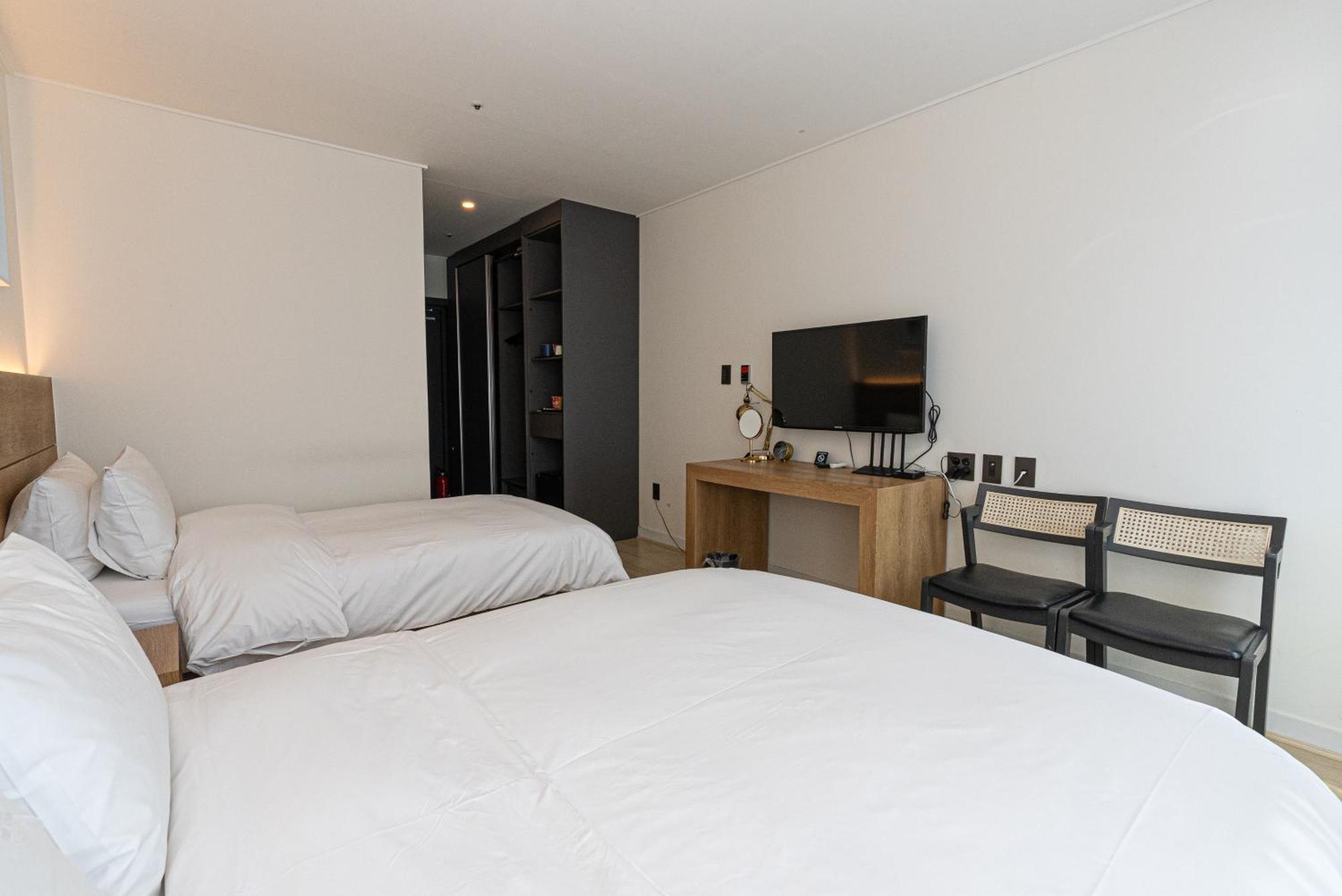 Hotel The Grang Jungmun Согвипхо Экстерьер фото