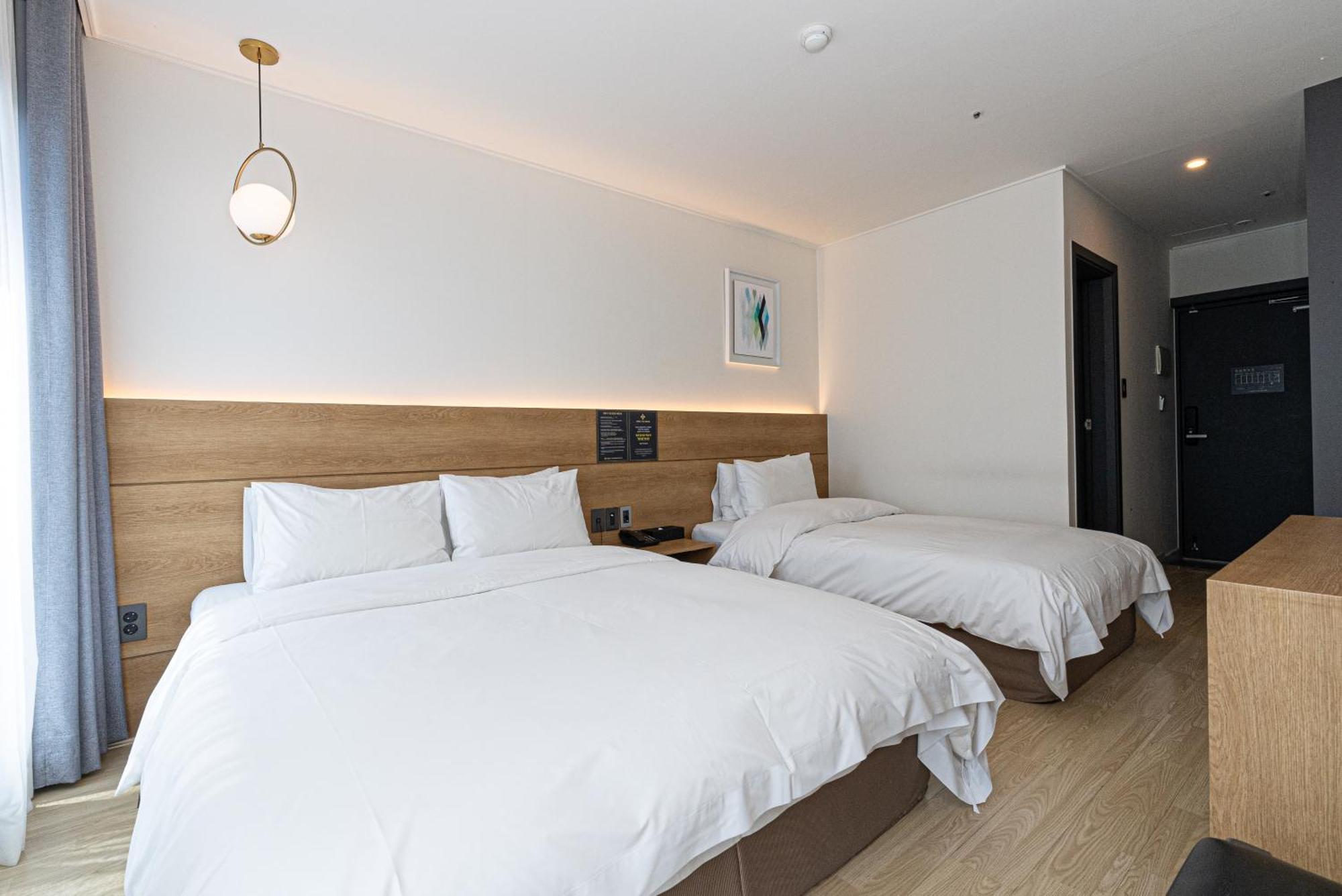 Hotel The Grang Jungmun Согвипхо Экстерьер фото